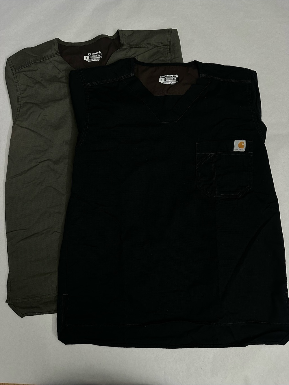 LOT OF 2 Carhartt Black & Green Classic Scrub Tops Size S Medical Solid Unisex